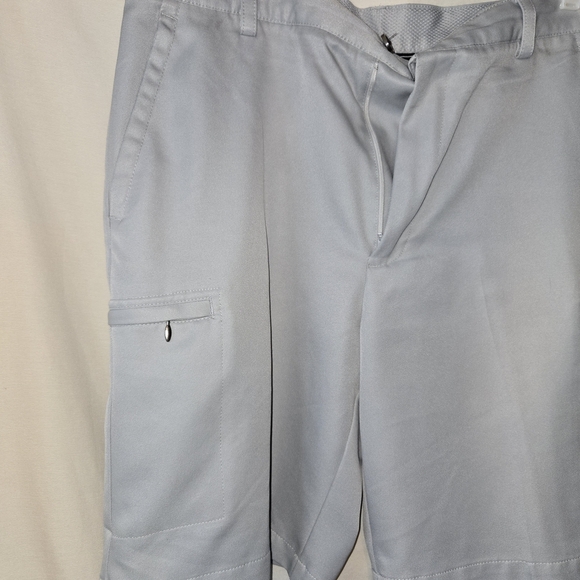Izod Men's Light Blue Performance Golf Shorts Size 34 Waist - Picture 5 of 6